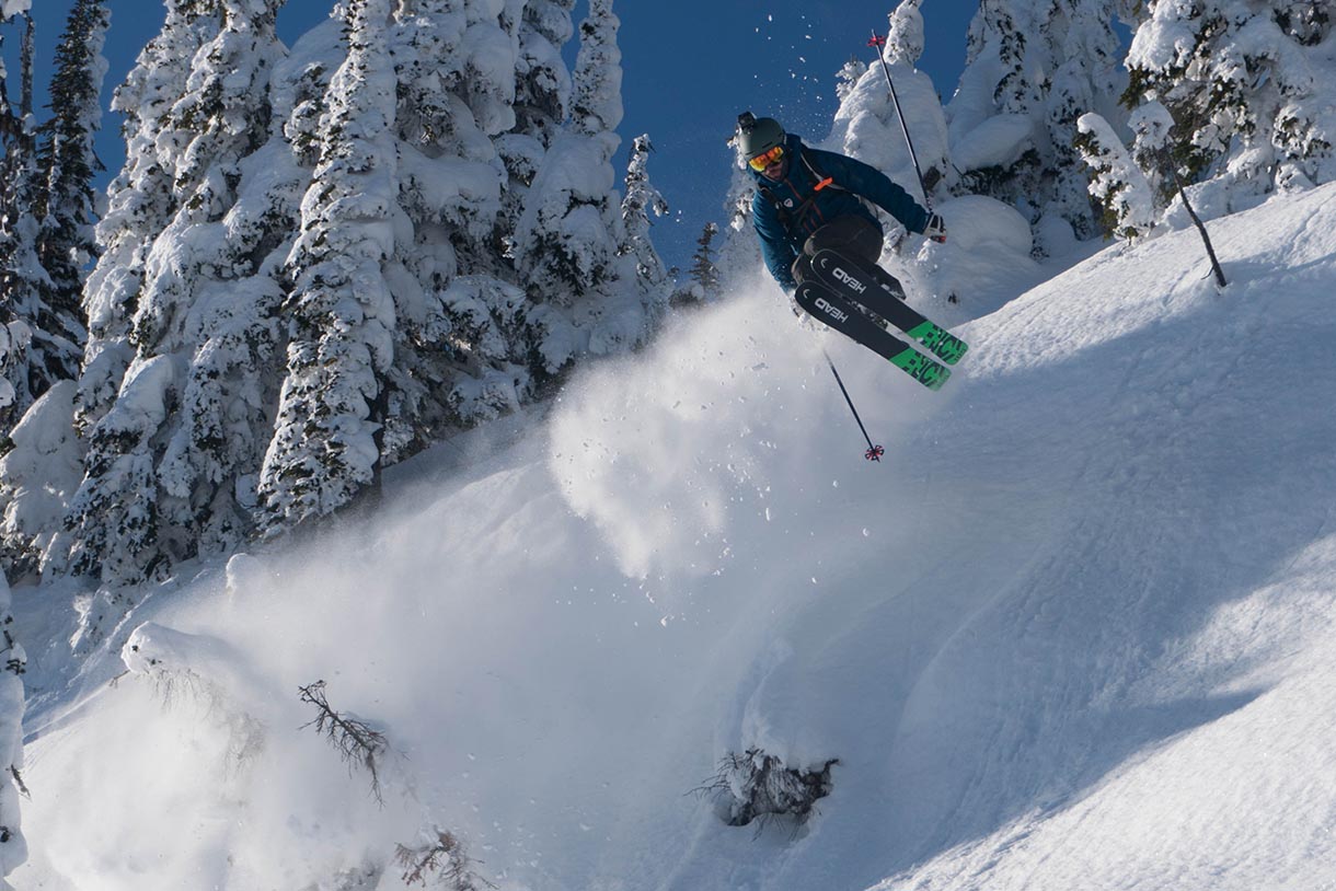 Ski Kanada Mustang Powder Catskiing c SkyScope
